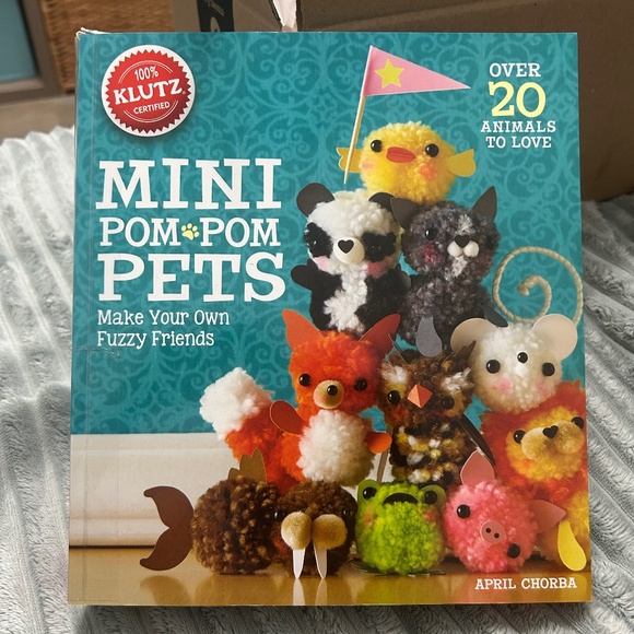 KLUTZ Pom Pom Pets Craft Kit - Picture 1 of 6